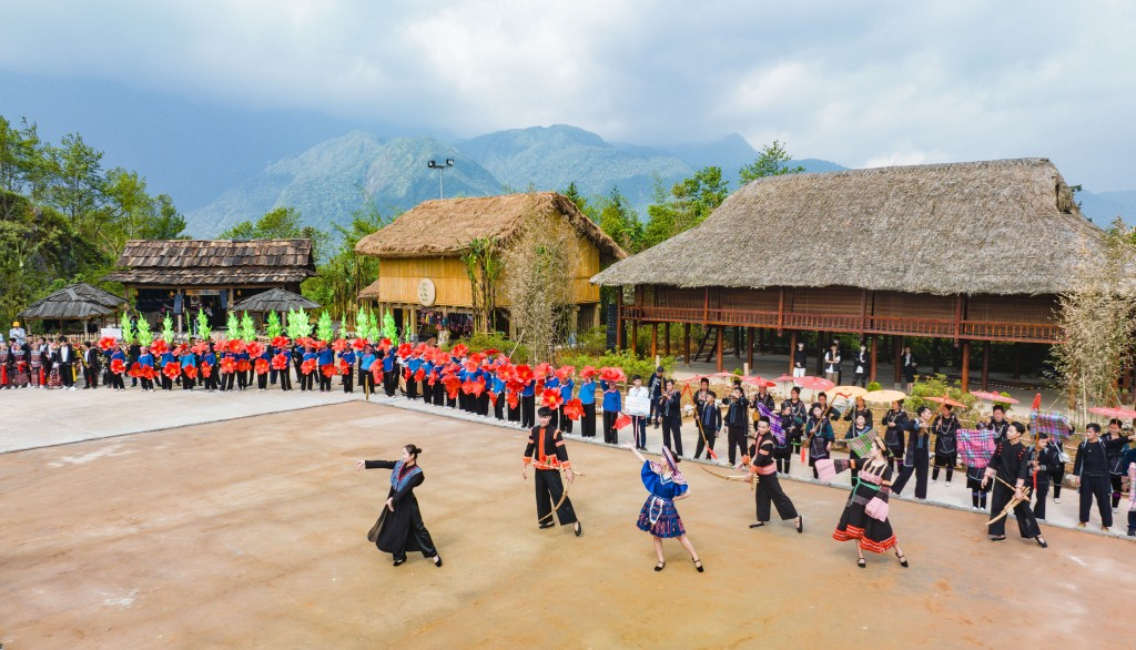 show dien van hoa tay bac tai fansipan